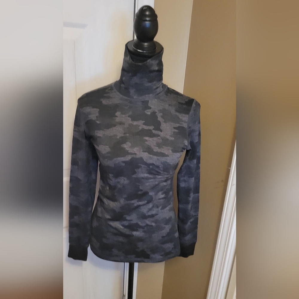 Women's KYODAN Black & Gray CamoFlex Turtleneck, Size X-Small